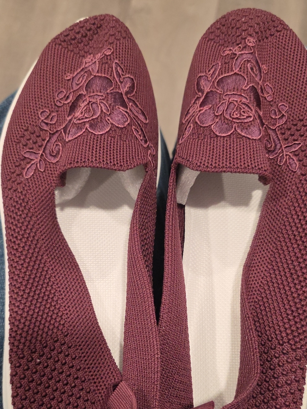 Source Unknown Burgundy Knit Slip-On Flats with Floral Embroidery